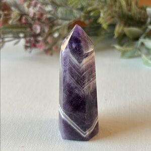 💎 Chevron Amethyst Crystal Tower - Purple Home Accent